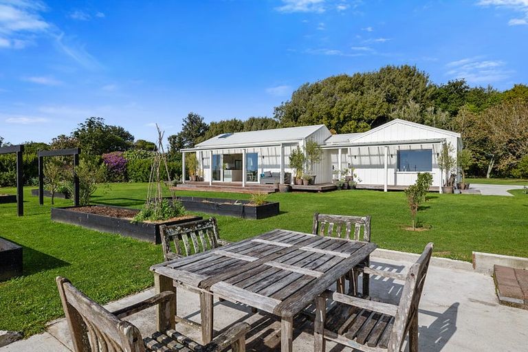 Photo of property in 130 Cross Road, Lepperton, New Plymouth, 4373