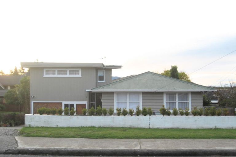 Photo of property in 4 Kaitawa Crescent, Paraparaumu, 5032