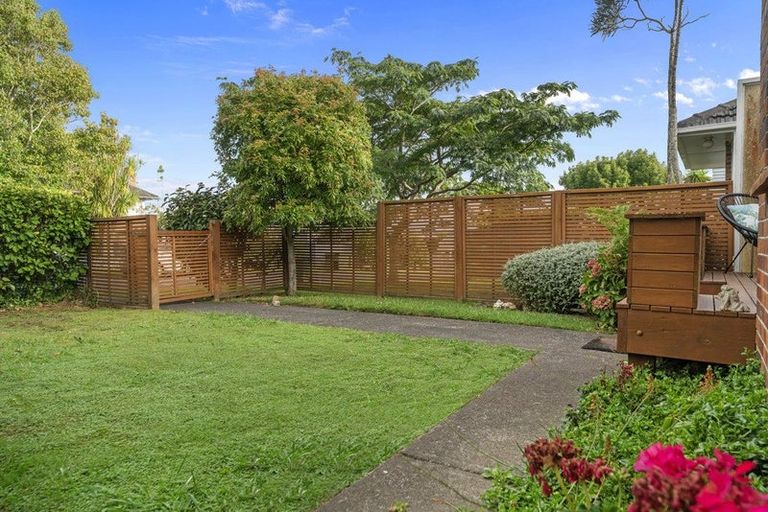 Photo of property in 1/5 Dudding Avenue, Northcote, Auckland, 0627