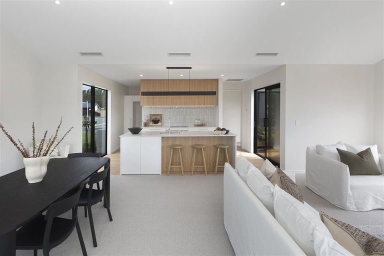 Photo of property in 28 Oakmill Drive, Casebrook, Christchurch, 8051