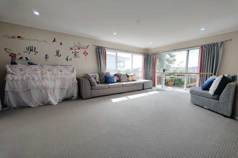 Photo of property in 72 Granville Drive, Massey, Auckland, 0614