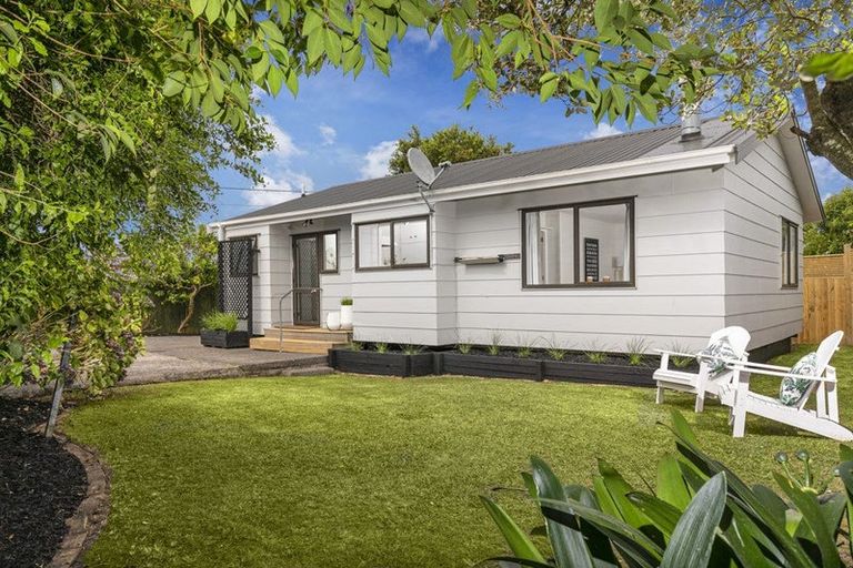 Photo of property in 2/248 Birkdale Road, Birkdale, Auckland, 0626