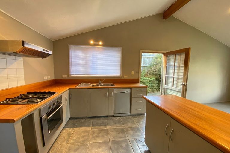 Photo of property in 8a Williams Street, Sunshine Bay, Queenstown, 9300
