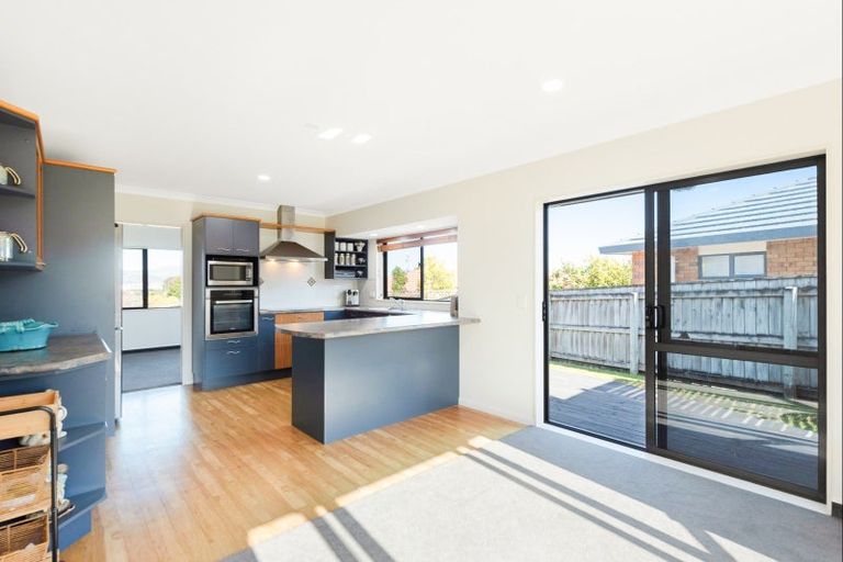 Photo of property in 6 Shearwater Rise, Paraparaumu Beach, Paraparaumu, 5032