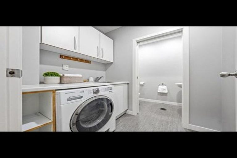 Photo of property in 1/176 Mcleod Road, Te Atatu South, Auckland, 0610