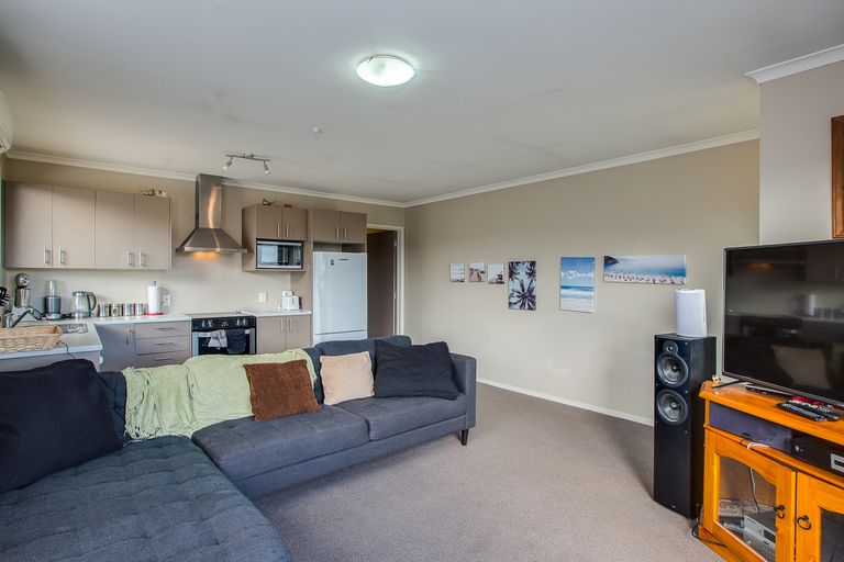Photo of property in 1/63 Royal Crescent, Saint Kilda, Dunedin, 9012