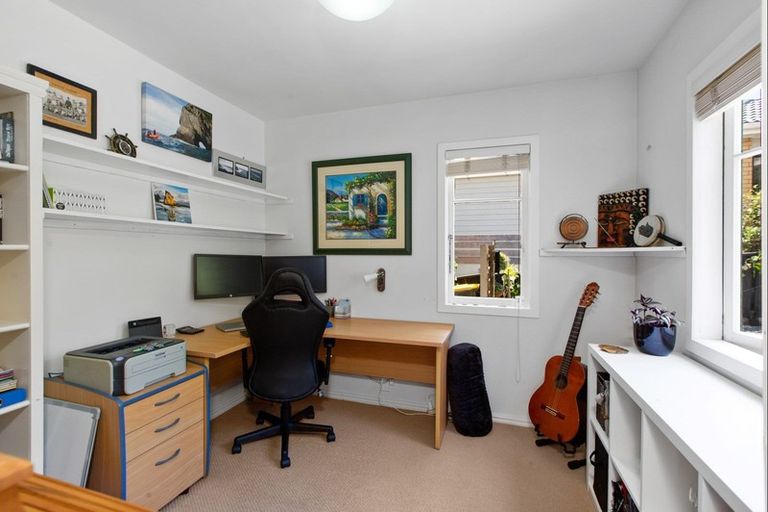 Photo of property in 36 Pohutukawa Avenue, Red Beach, 0932