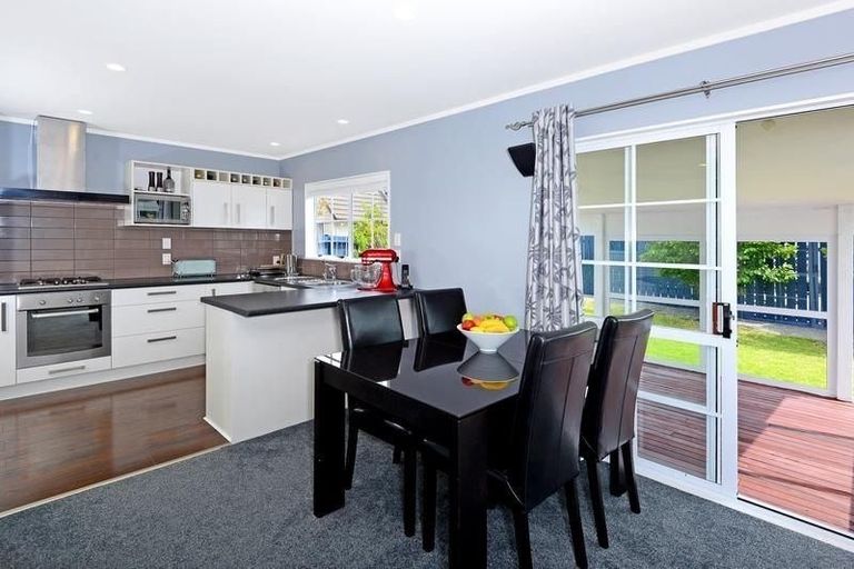 Photo of property in 2/39 Glenvar Road, Torbay, Auckland, 0630