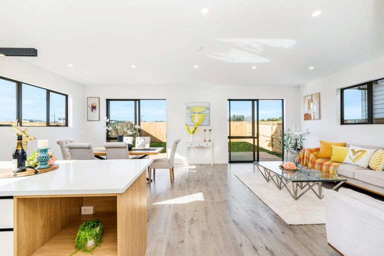 Photo of property in 17 Woven Place, Karaka, Papakura, 2113