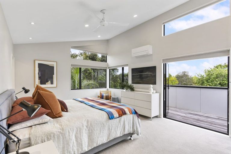 Photo of property in 25a Barron Drive, Green Bay, Auckland, 0604