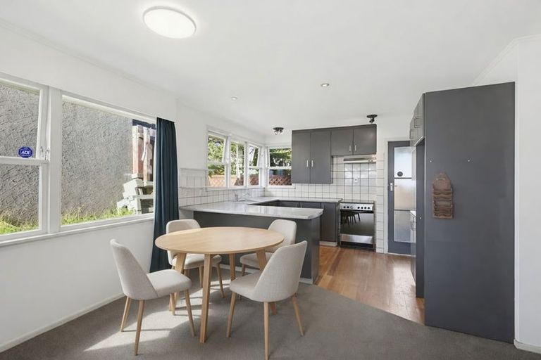 Photo of property in 31 Link Road, Newlands, Wellington, 6037