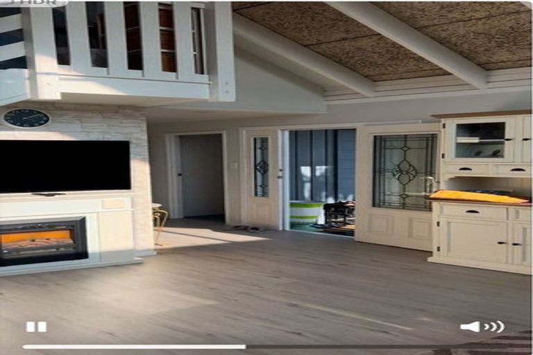 Photo of property in 47a Taikata Road, Te Atatu Peninsula, Auckland, 0610