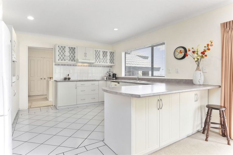 Photo of property in 3 San Pablo Way, Henderson, Auckland, 0612