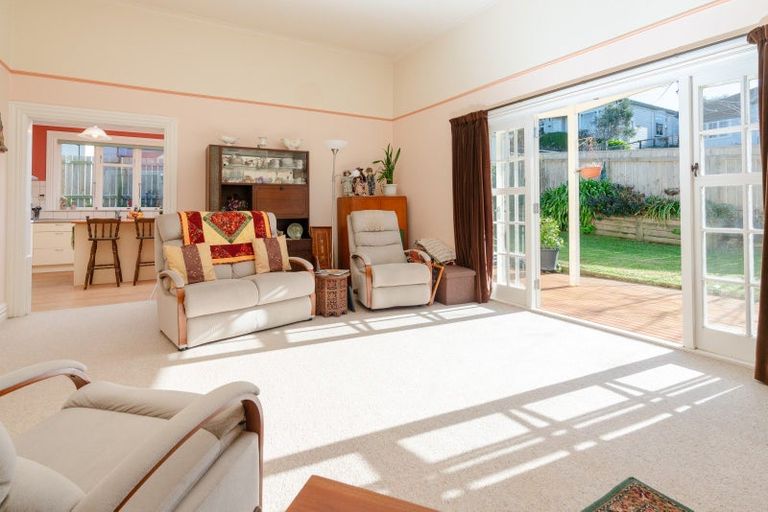 Photo of property in 42 Eden Street, Island Bay, Wellington, 6023