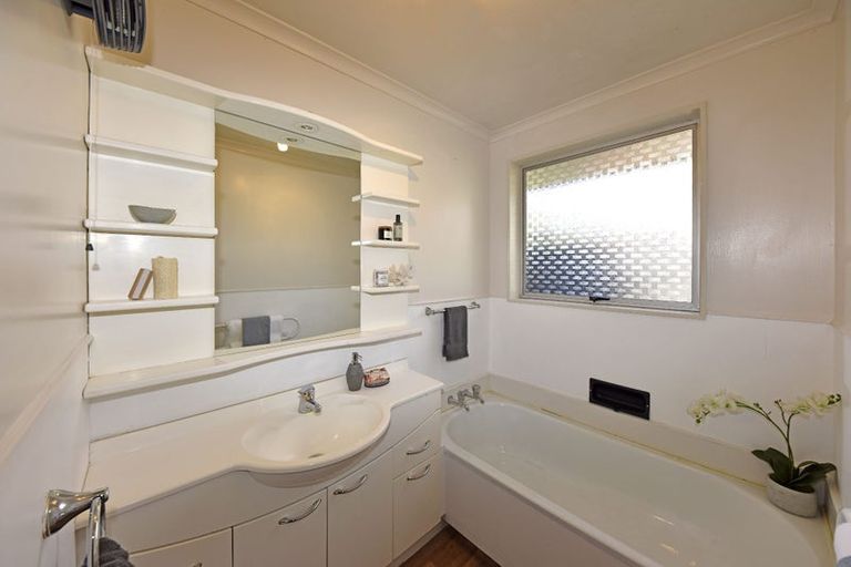 Photo of property in 2/23 Broadfell Avenue, Avonhead, Christchurch, 8042