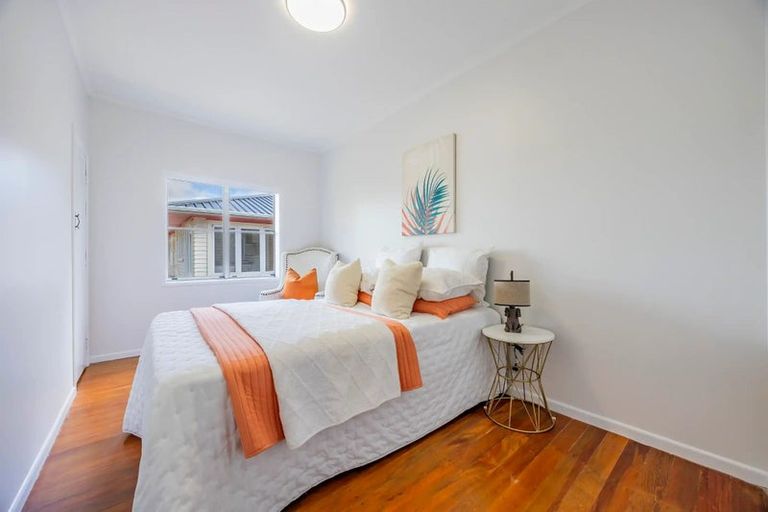 Photo of property in 21 View Road, Glenfield, Auckland, 0627