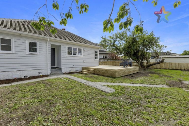 Photo of property in 16 Purser Grove, Fairfield, Lower Hutt, 5011