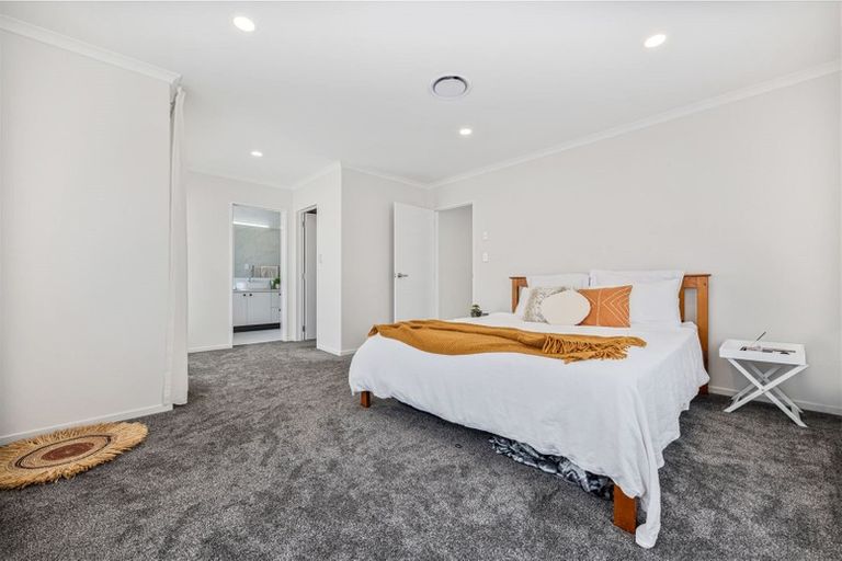 Photo of property in 11 Bunbeg Crescent, Flat Bush, Auckland, 2019