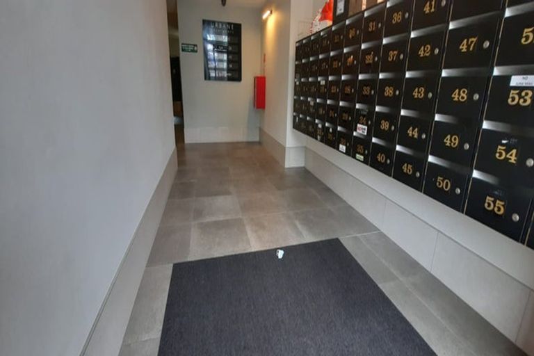 Photo of property in Urbane Apartments, 15/29 Webb Street, Mount Cook, Wellington, 6011