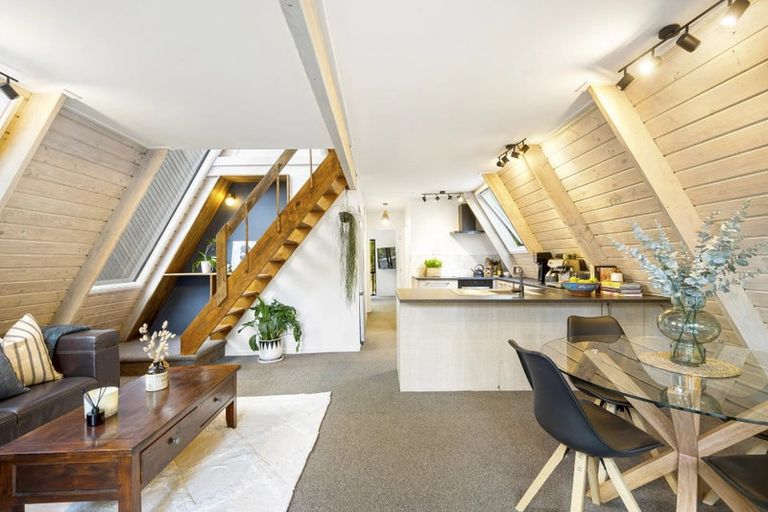 Photo of property in 1/5 Glenbush Place, Birkenhead, Auckland, 0626