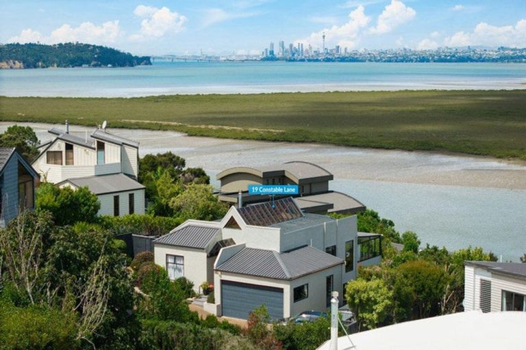 Photo of property in 19 Constable Lane, West Harbour, Auckland, 0618