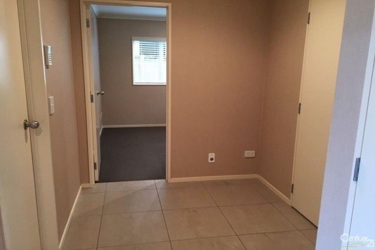 Photo of property in 98 Cyril French Drive, Flat Bush, Auckland, 2016