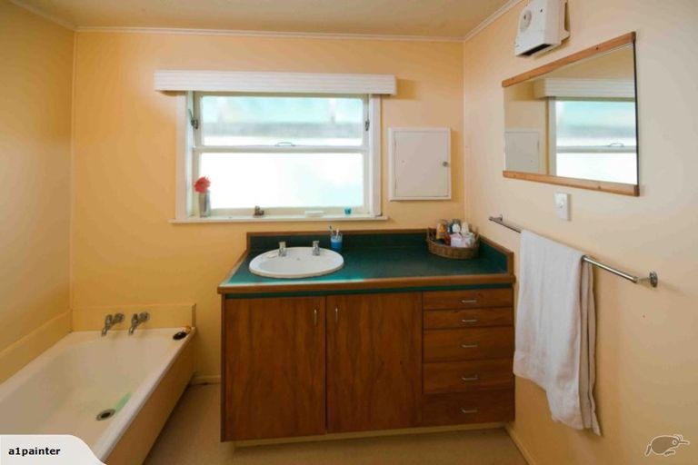 Photo of property in 30a Collier Avenue, Karori, Wellington, 6012