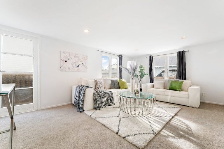 Photo of property in 9 Bay Street, Red Beach, 0932