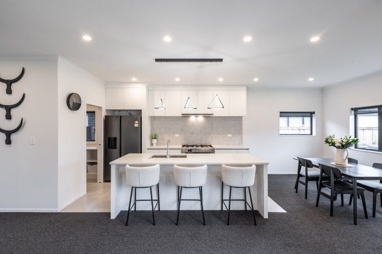 Photo of property in 24 Rose Leigh Drive, Cambridge, 3434