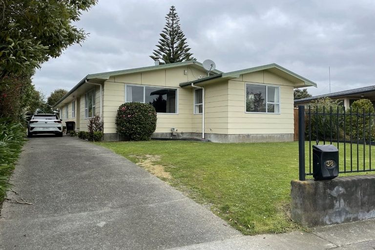 Photo of property in 38 Somerset Crescent, Highbury, Palmerston North, 4412