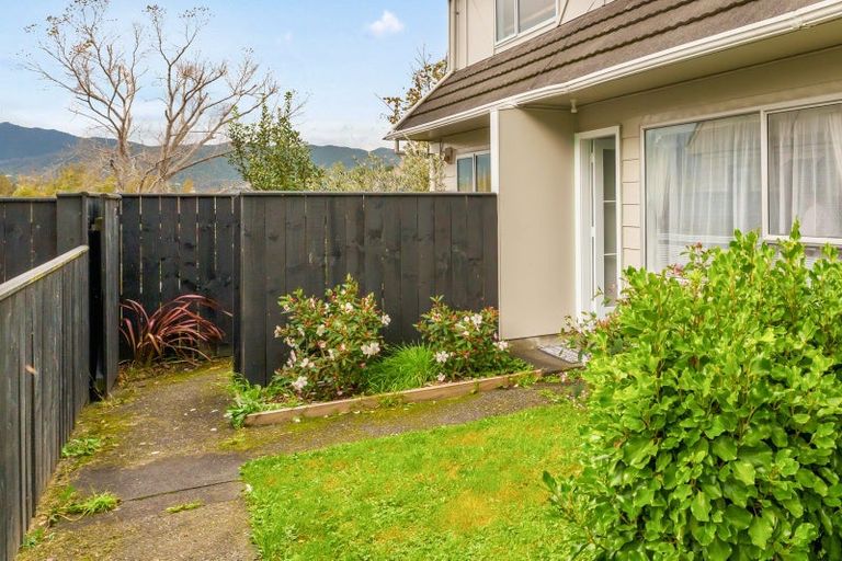 Photo of property in 2/264 Grounsell Crescent, Belmont, Lower Hutt, 5010