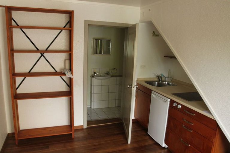 Photo of property in 2 Kauri Point Road, Laingholm, Auckland, 0604