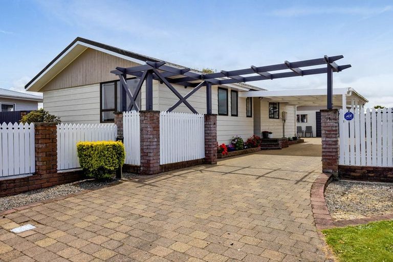 Photo of property in 13 Manuka Place, Hawera, 4610