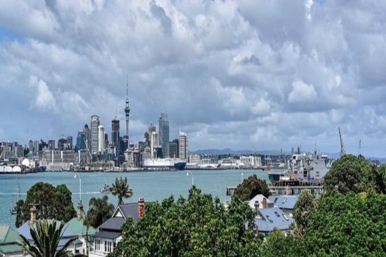 Photo of property in 2/47 Clarence Street, Devonport, Auckland, 0624