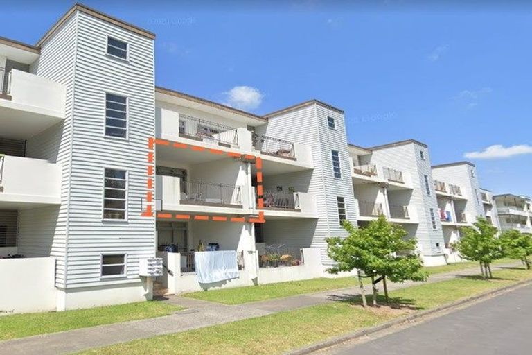 Photo of property in 4/11 Carlos Drive, Flat Bush, Auckland, 2016