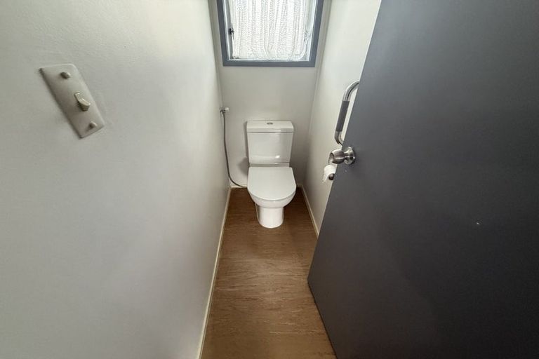 Photo of property in 2/10 Ballater Place, Highland Park, Auckland, 2010