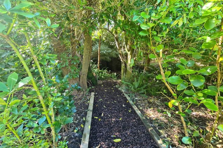 Photo of property in 70 Driving Creek Road, Coromandel, 3506
