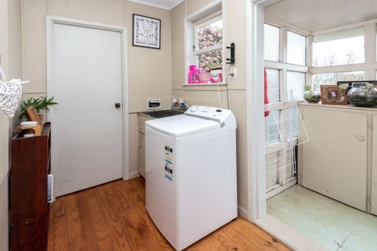 Photo of property in 1/80 Gloria Avenue, Te Atatu Peninsula, Auckland, 0610