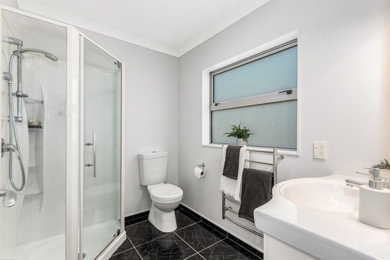 Photo of property in 38 Tongariro Drive, Aotea, Porirua, 5024