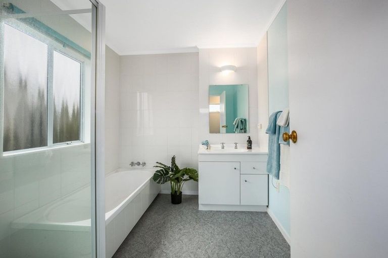 Photo of property in 2 Portage Place, Whitby, Porirua, 5024