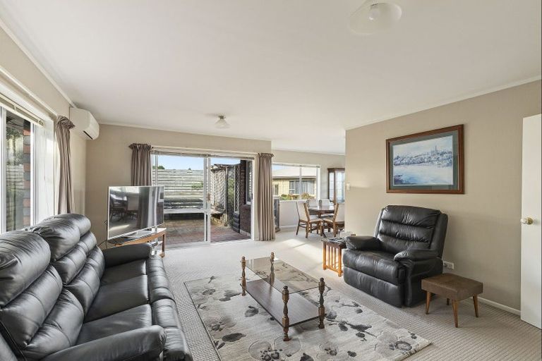 Photo of property in 4/3 Sandel Rise, Merrilands, New Plymouth, 4312