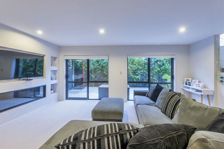 Photo of property in 137 Luckens Road, West Harbour, Auckland, 0618