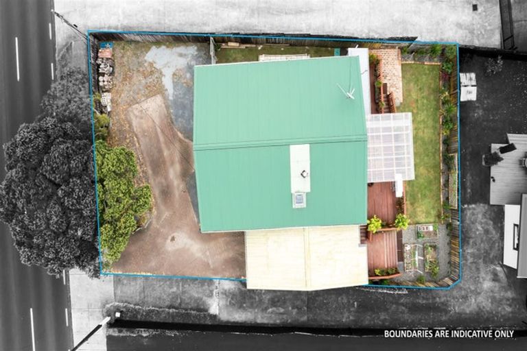 Photo of property in 275 Great North Road, Henderson, Auckland, 0612