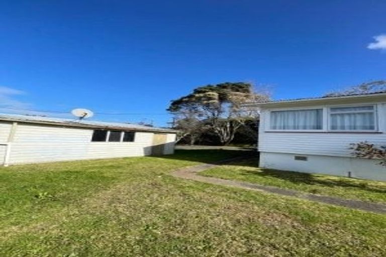 Photo of property in 110 Roberts Road, Te Atatu South, Auckland, 0610