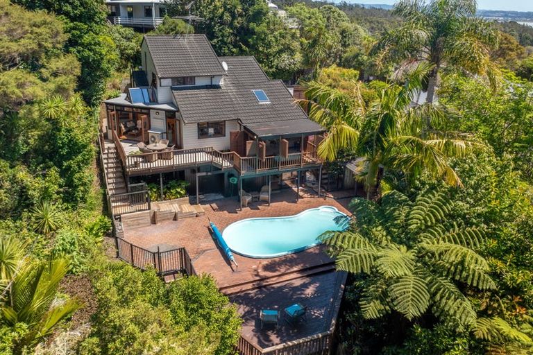 Photo of property in 22 Hebe Place, Birkenhead, Auckland, 0626