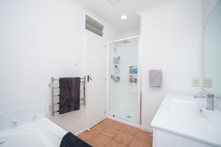 Photo of property in 1 Rakino Place, Awapuni, Palmerston North, 4412