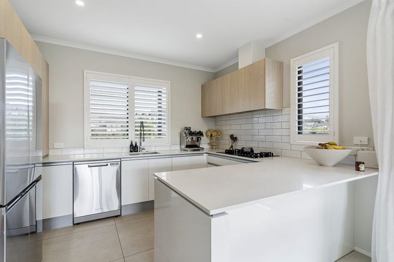 Photo of property in 20 Taikura Avenue, Red Beach, 0932