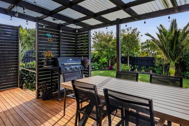 Photo of property in 6 Moana Crescent, Blagdon, New Plymouth, 4310