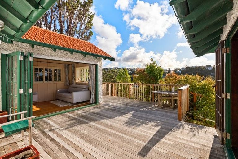 Photo of property in 23 Saint Michaels Crescent, Kelburn, Wellington, 6012