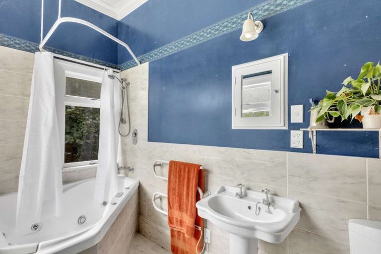 Photo of property in 353 Devon Street West, Lynmouth, New Plymouth, 4310